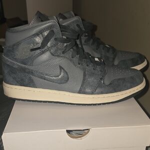 Women's Jordan 1 Mid Sneakers, Smoke Grey, Sz 11.5